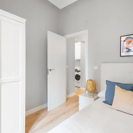 2 Bedrooms 1 Bathroom Furnished - Lavapies - Modern - Mintystay Madrid Exterior photo
